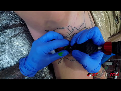 ❤️ Sully Savage, o bunăciune extrem de tatuată, și-a făcut un tatuaj pe clitorisul ei ❤️❌ at porn ro.stroybassein.ru ❌